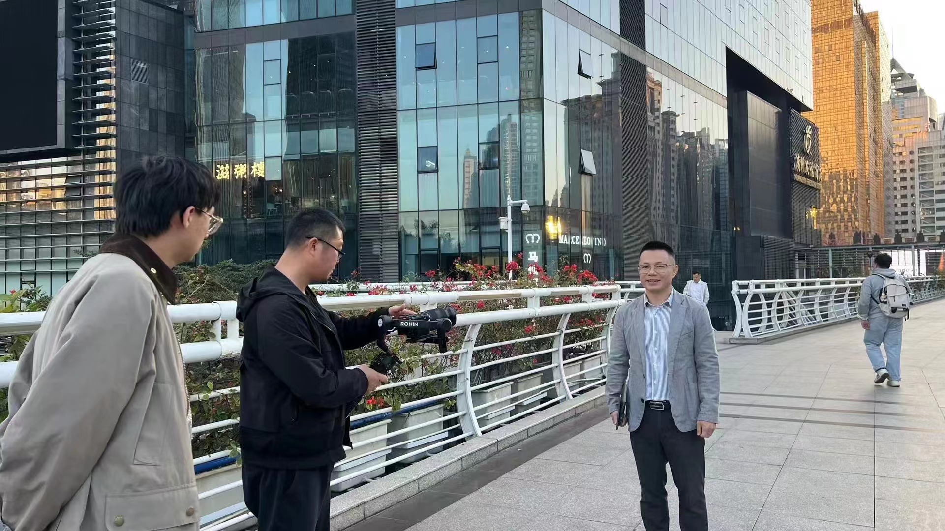 天南海北，順動(dòng)廣告拍攝老百姓創(chuàng)業(yè)故事 